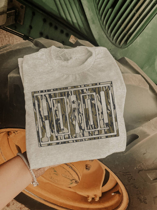 DISTRESSED CAMO HOWDY TEE