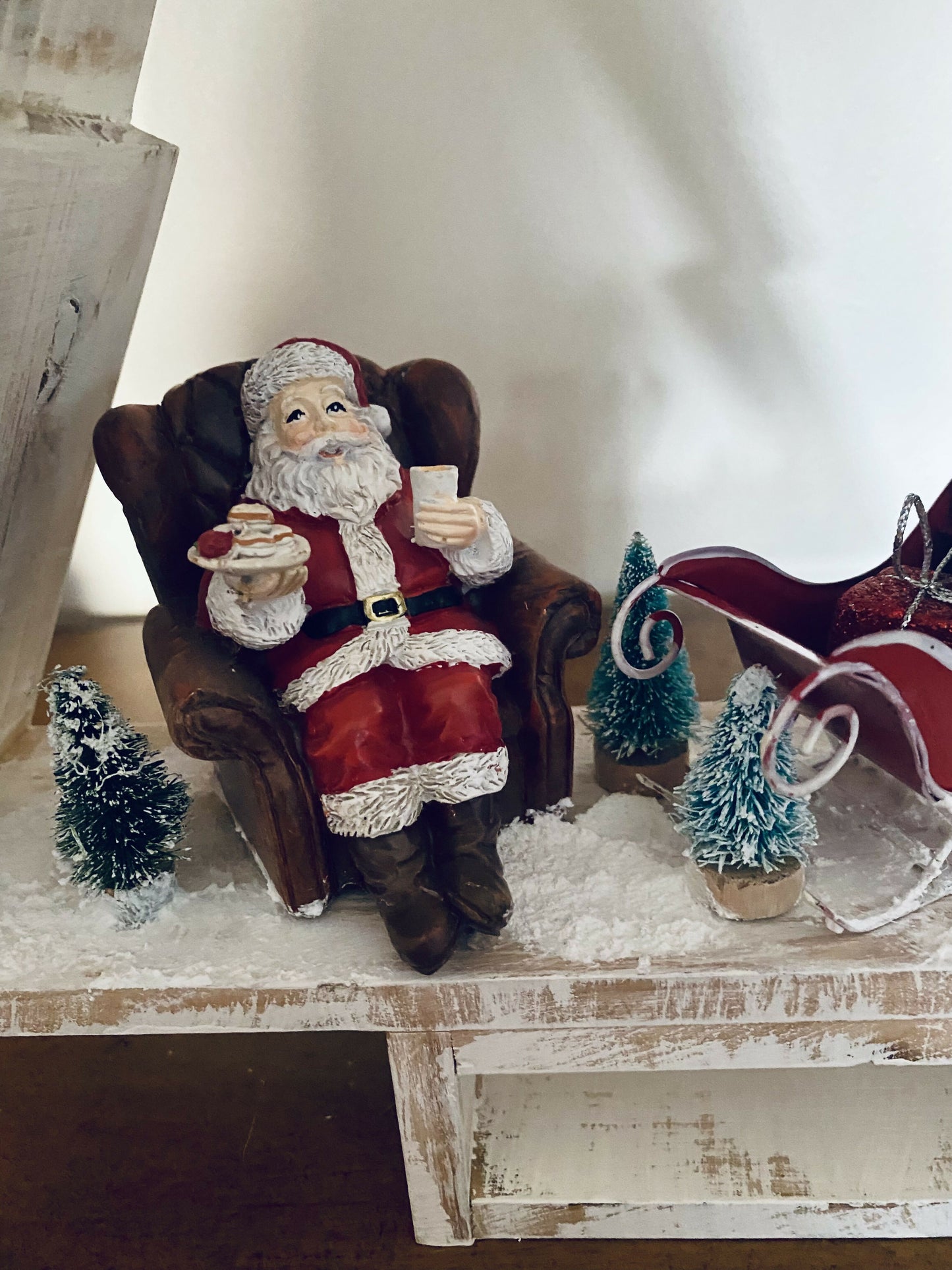 Wooden Tree Santa Scene