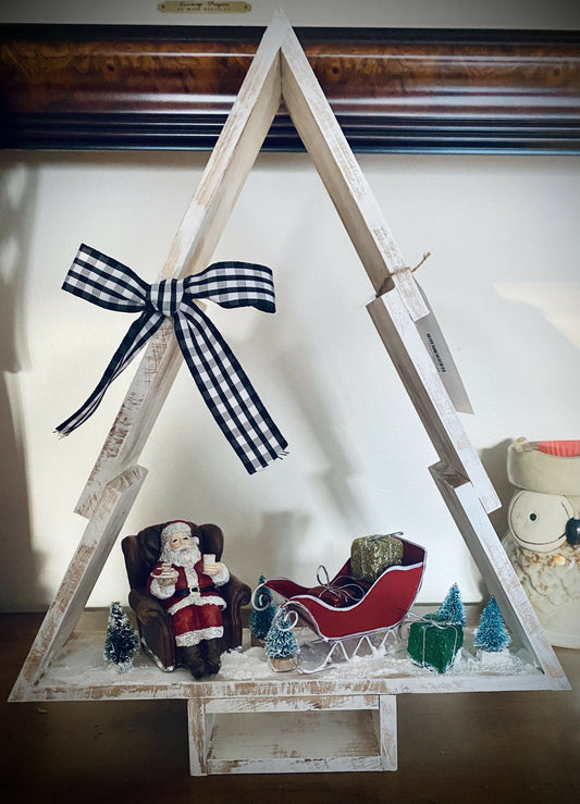 Wooden Tree Santa Scene
