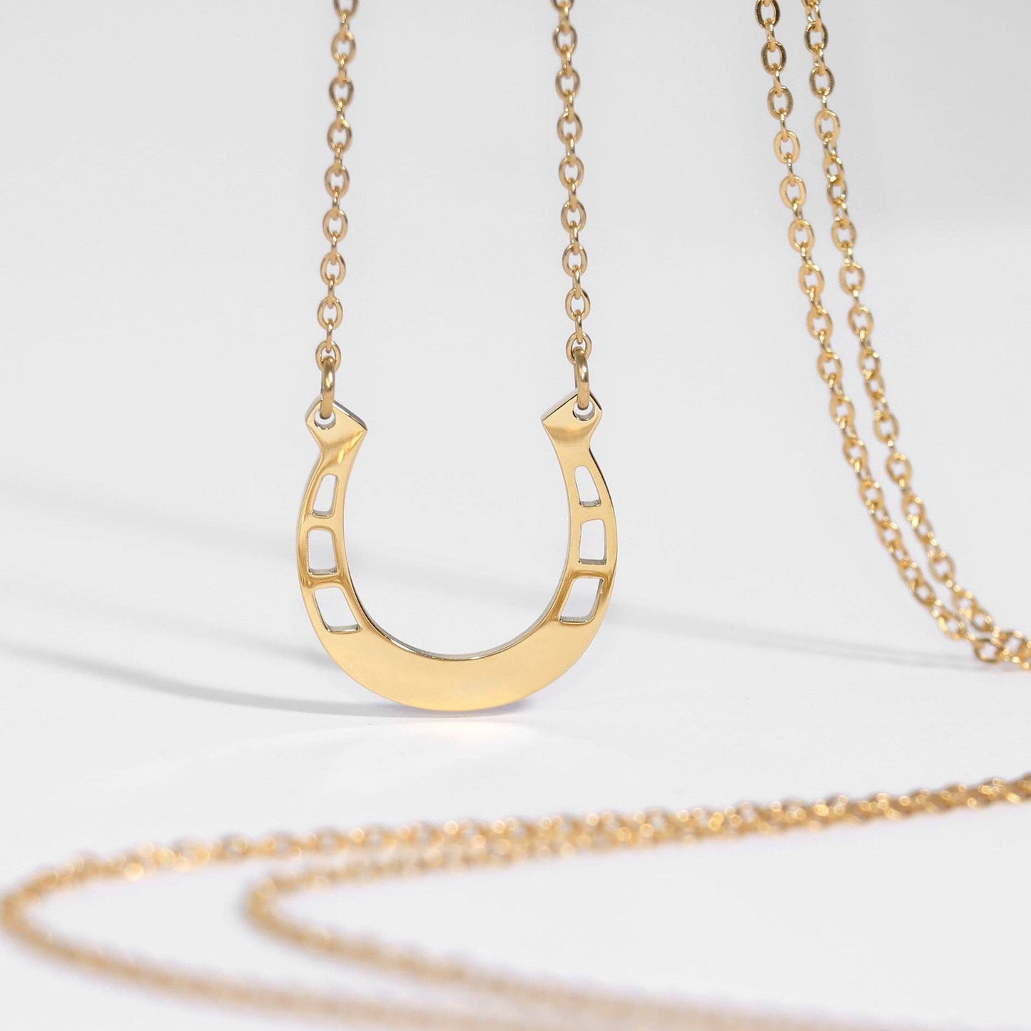 18" Horseshoe Necklace